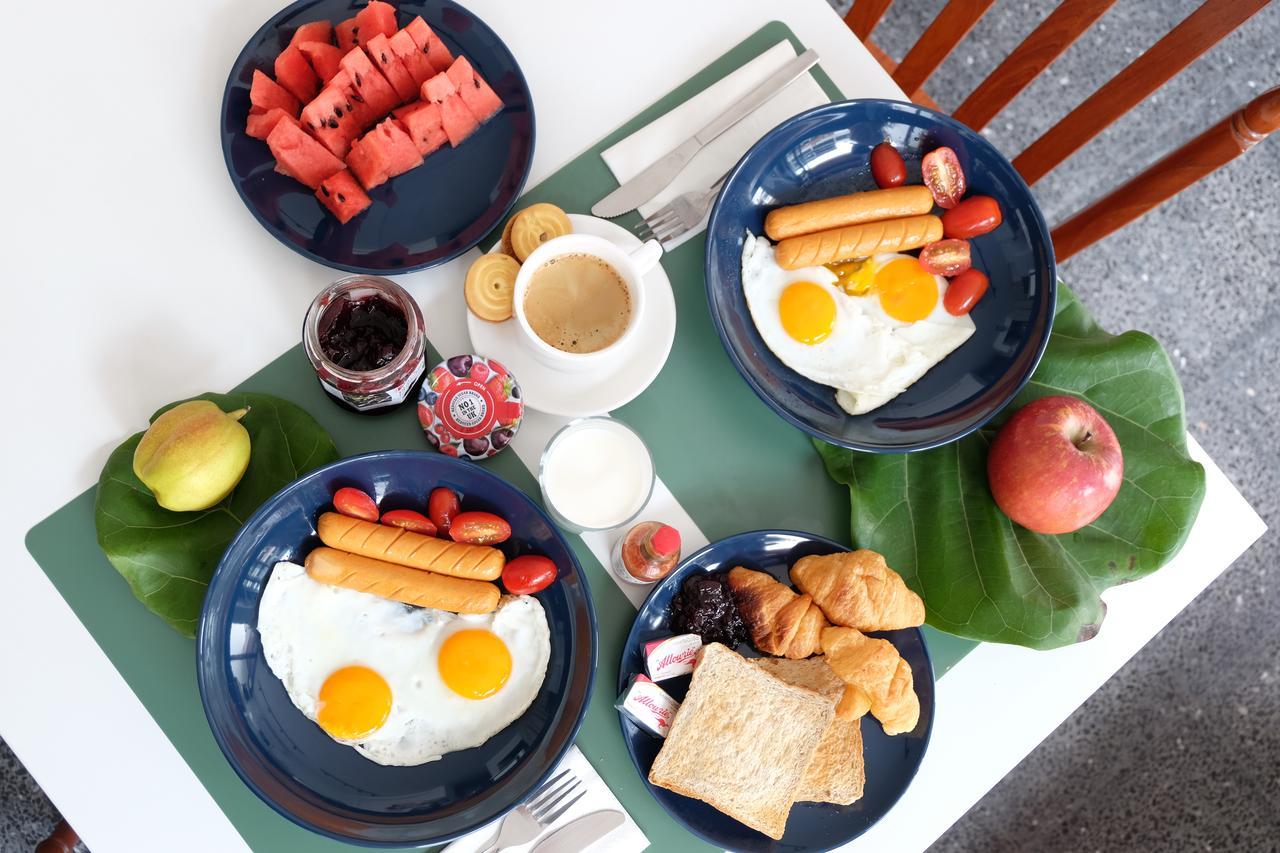 Haus Sathorn 21 Bed And Breakfast Bangkok Exterior photo