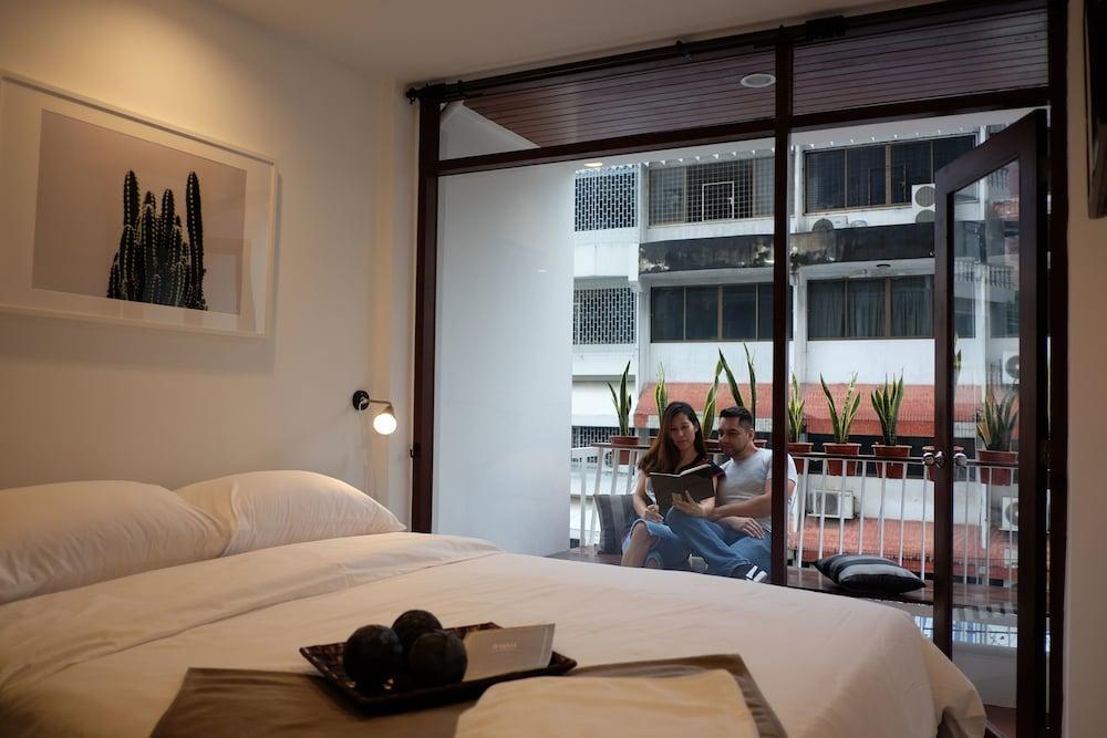 Haus Sathorn 21 Bed And Breakfast Bangkok Exterior photo